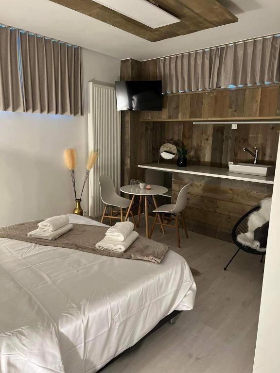 Prachtige kamer in centrum Brugge met badkamer ! - Deluxe King Room