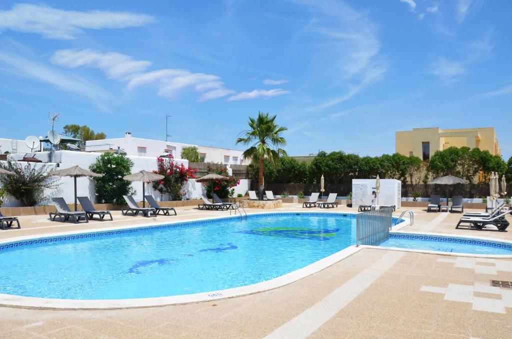 Hotel Apartamentos Vibra San Marino, Bahia de Sant Antoni ...