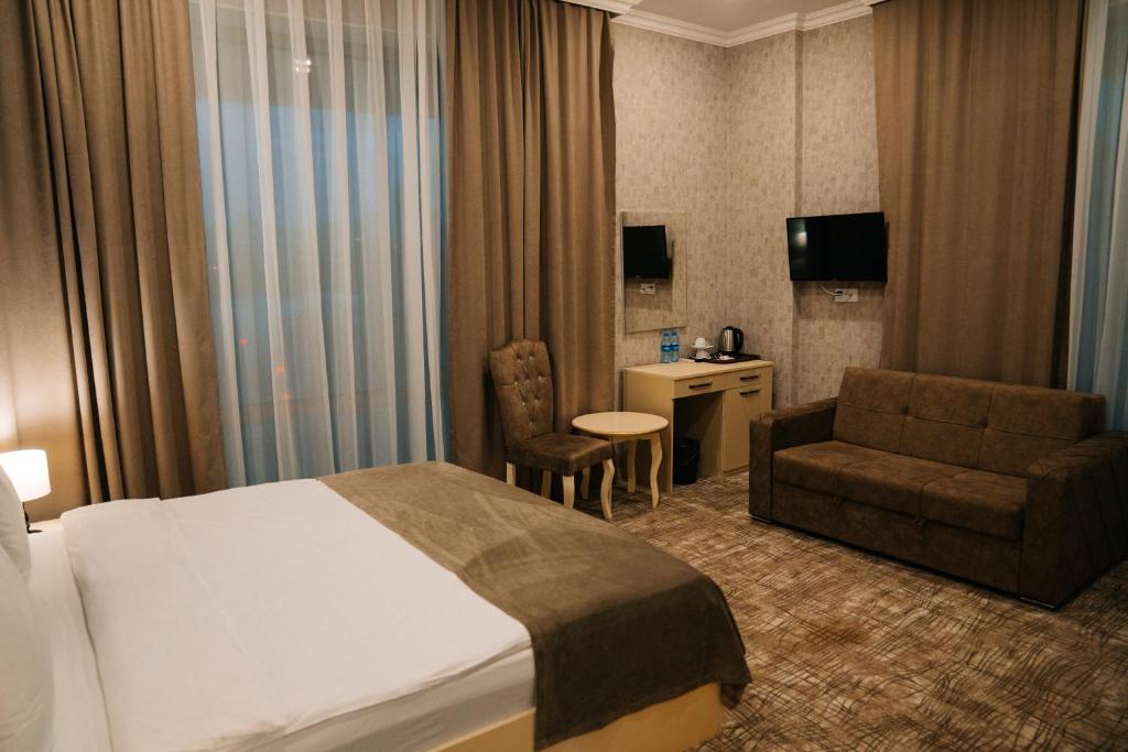 Postel nebo postele na pokoji v ubytování The Clocktower Hotel