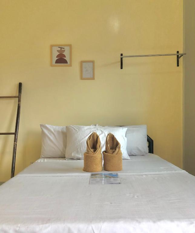 Postel nebo postele na pokoji v ubytování Hanna's Inn, El Nido