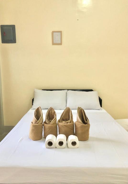 Postel nebo postele na pokoji v ubytování Hanna's Inn, El Nido