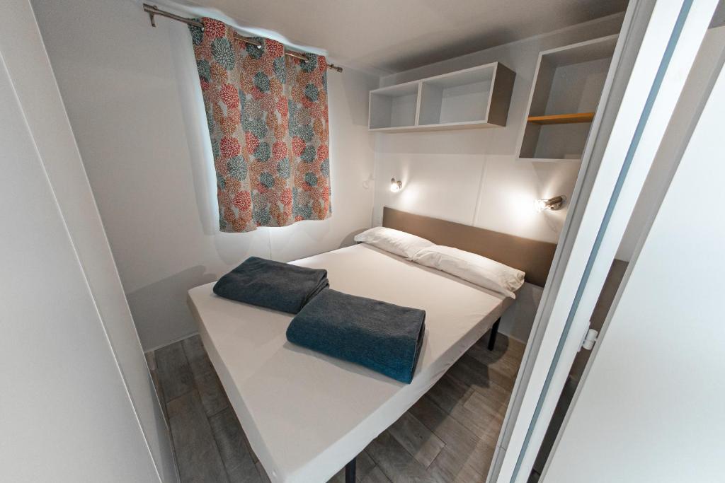 Posteľ alebo postele v izbe v ubytovaní Albatross Mobile Homes on Camping Playa Brava