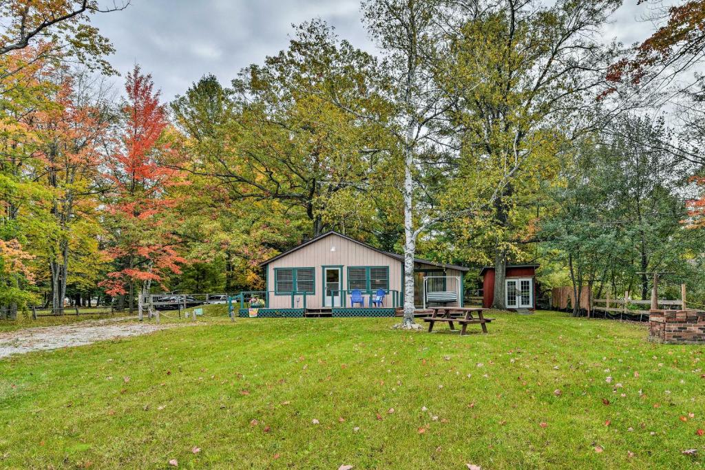 Charming Gladwin Family Cottage Indian Lake, Gladwin (updated prices 2024)