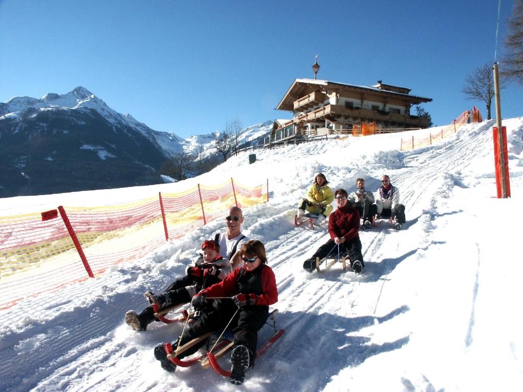 Hosté ubytování Hotel Gasthof Kröll - inkl Nationalpark-Karte, 1 x Grossglockner Hochalpenstraße kostenlos, verschiedene Bergbahnen kostenlos, Badesee kostenlos, Bus & Zug kostenlos, regionale Küche