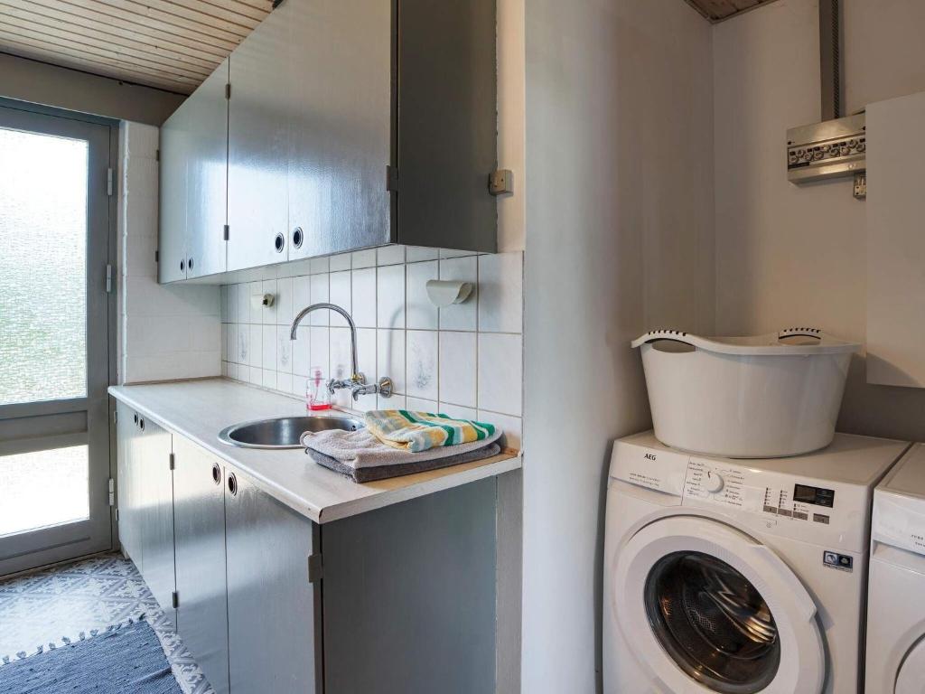 Kuchyň nebo kuchyňský kout v ubytování Holiday home Nakskov XIV