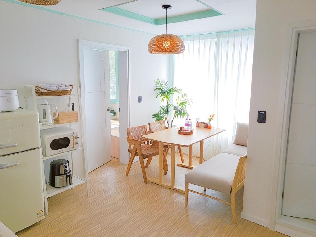 a kitchen and dining room with a table and chairs at Eeumgil in Daegu