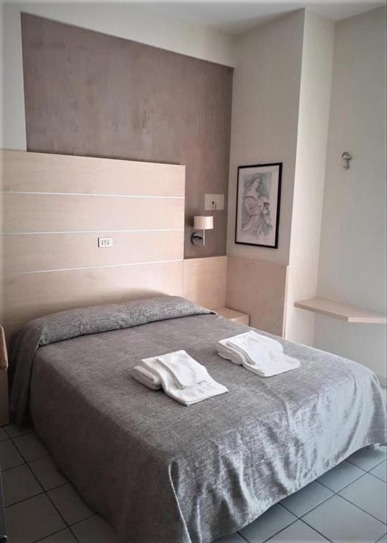 Postel nebo postele na pokoji v ubytování Hotel Prater