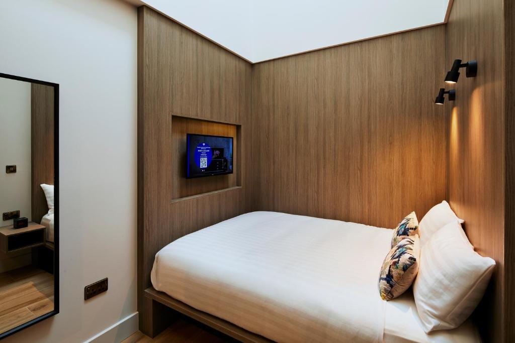 Postel nebo postele na pokoji v ubytování Handel's Hotel