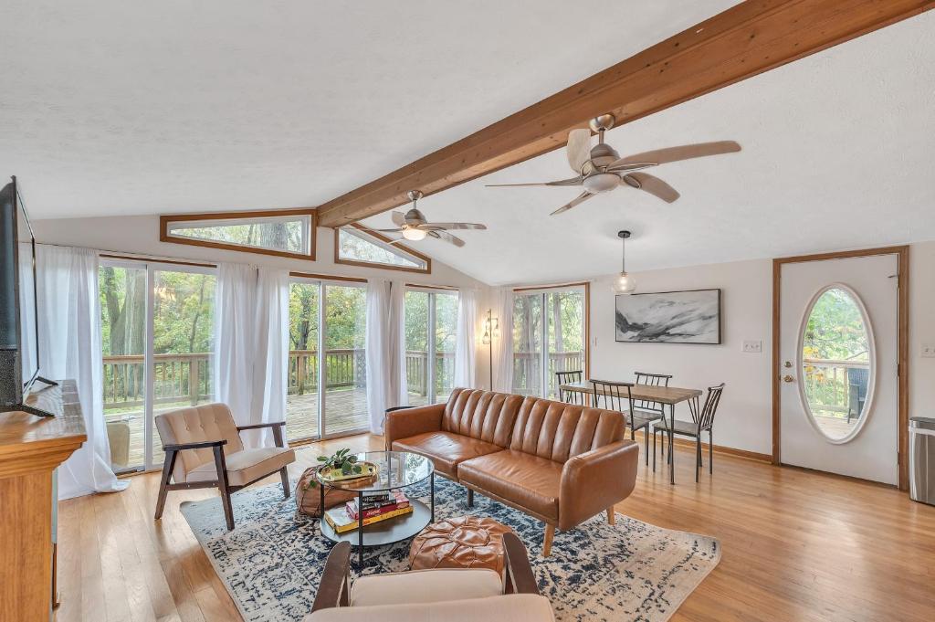 Escape To This River Home with Mountain Views home, Strasburg