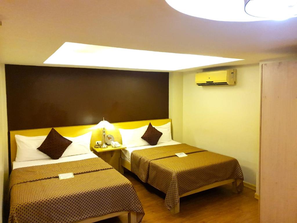 Postel nebo postele na pokoji v ubytování Festive Hotel Makati