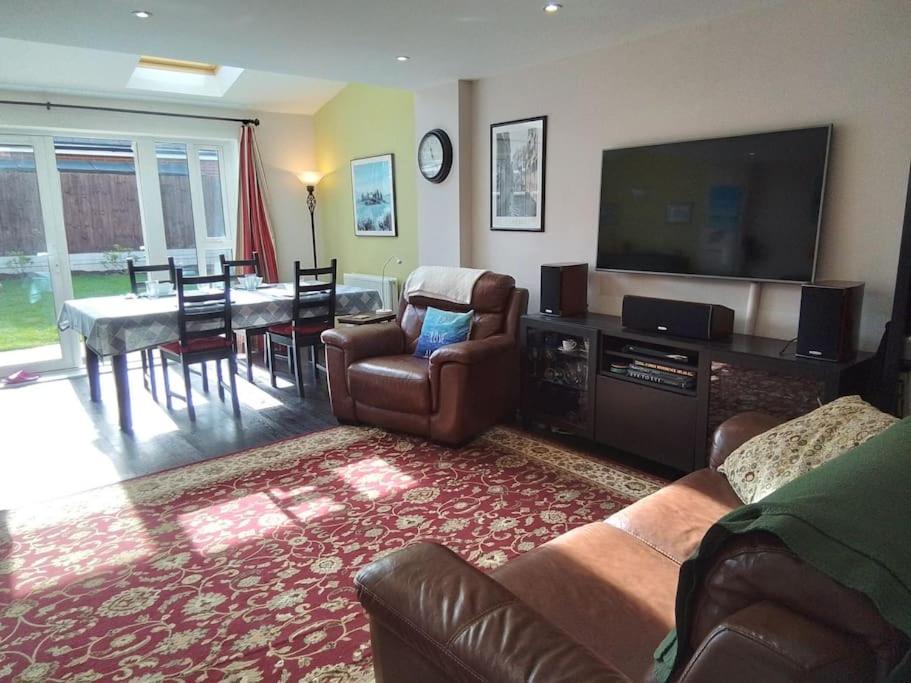 Spacious 4 bedroom home with parking and garden., Bexhill (updated