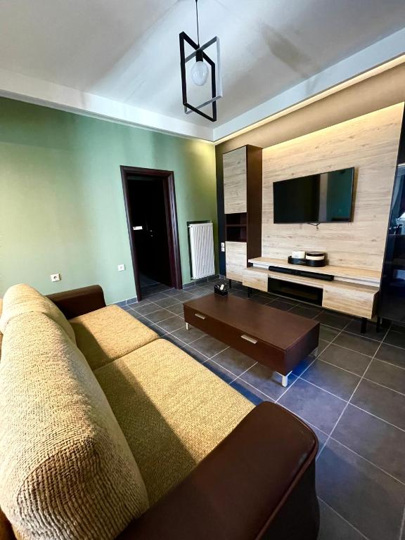 Телевизор и/или развлекательный центр в Makri Sunrise Villa