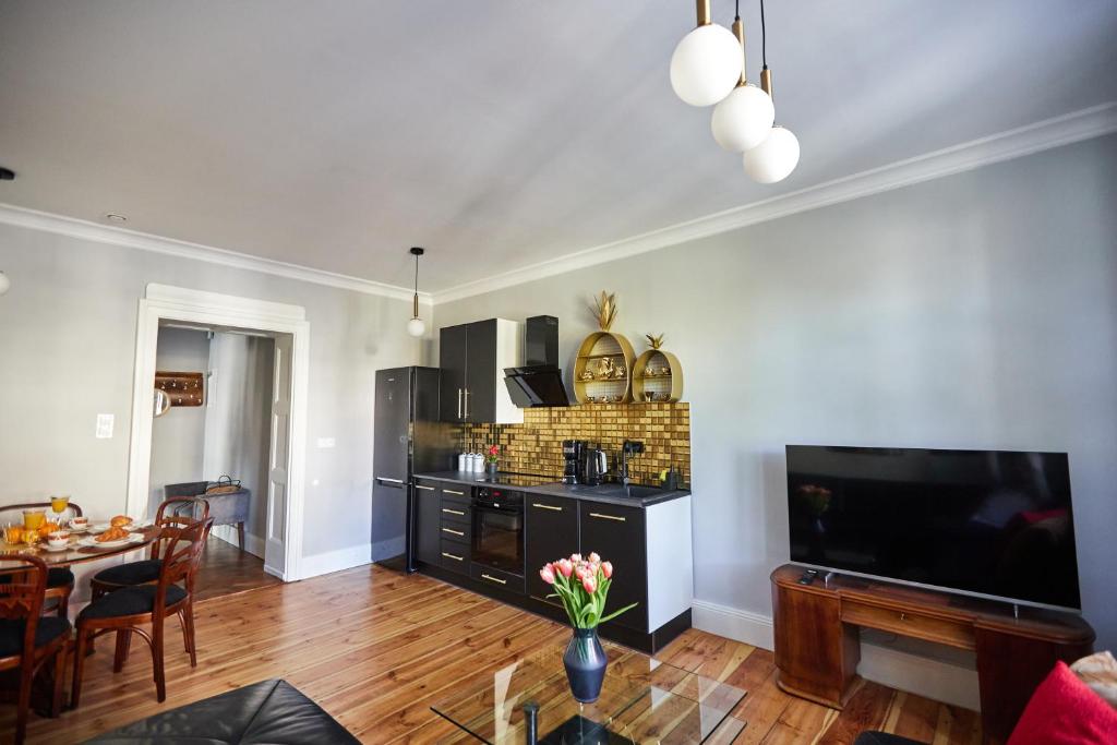Televízia a/alebo spoločenská miestnosť v ubytovaní Art Deco Apartament dla 6 osób Chorzów/Katowice 6A