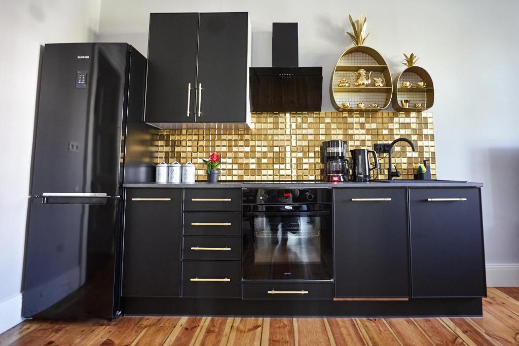 Kuchyňa alebo kuchynka v ubytovaní Art Deco Apartament dla 6 osób Chorzów/Katowice 6A