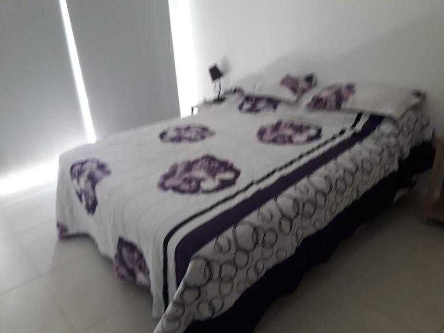 Casa frente al lago en barrio privado