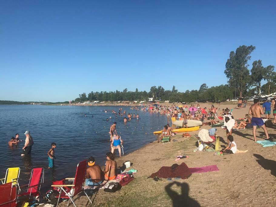 Casa frente al lago en barrio privado