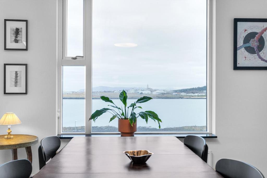 Fotografie z fotogalerie ubytování Lovely 2-bedroom Apartment - Great Ocean View! v Reykjavíku