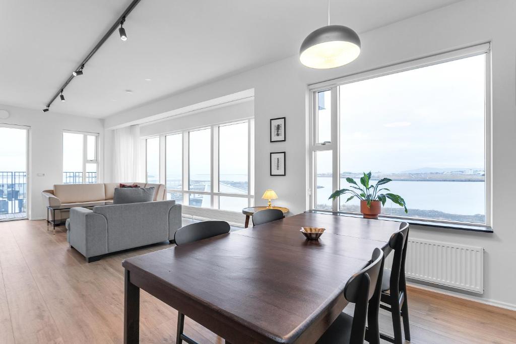Fotografie z fotogalerie ubytování Lovely 2-bedroom Apartment - Great Ocean View! v Reykjavíku