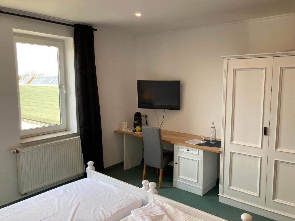 TV a/nebo společenská místnost v ubytování Room-24 - Zellwald