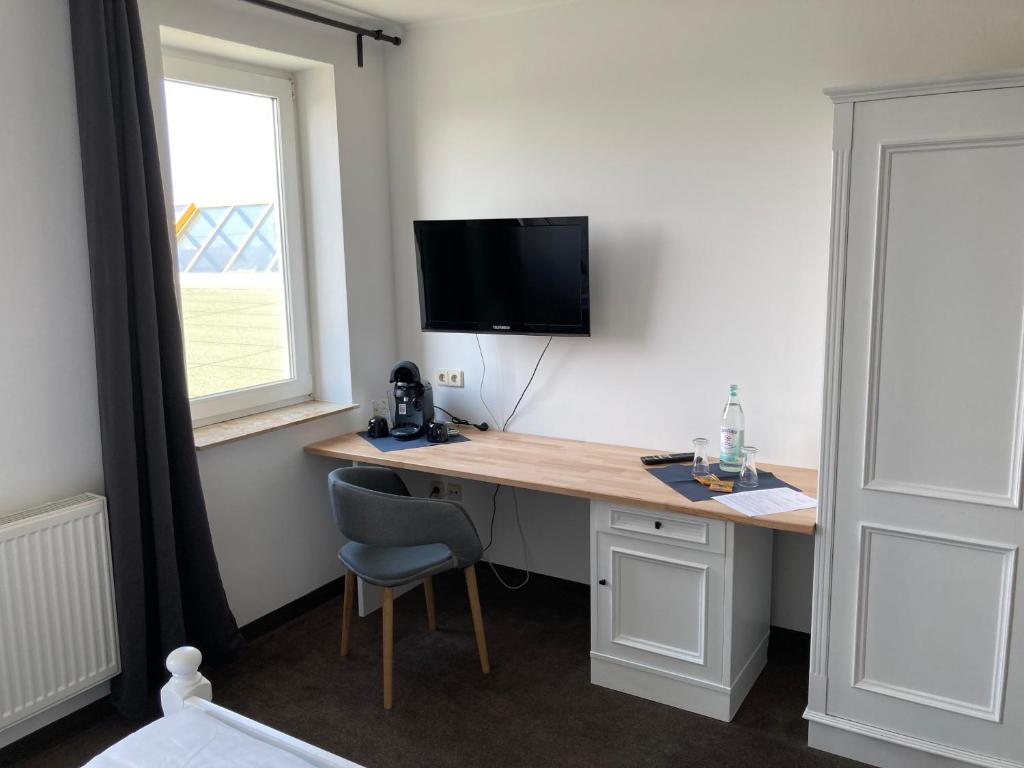 TV a/nebo společenská místnost v ubytování Room-24 - Zellwald