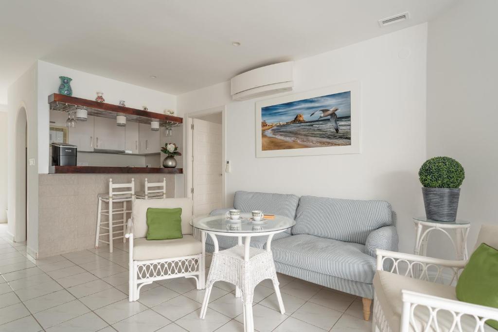 a living room with a couch and a table at Maryvilla Inspiración y Vacaciones - Bungalows in Calpe