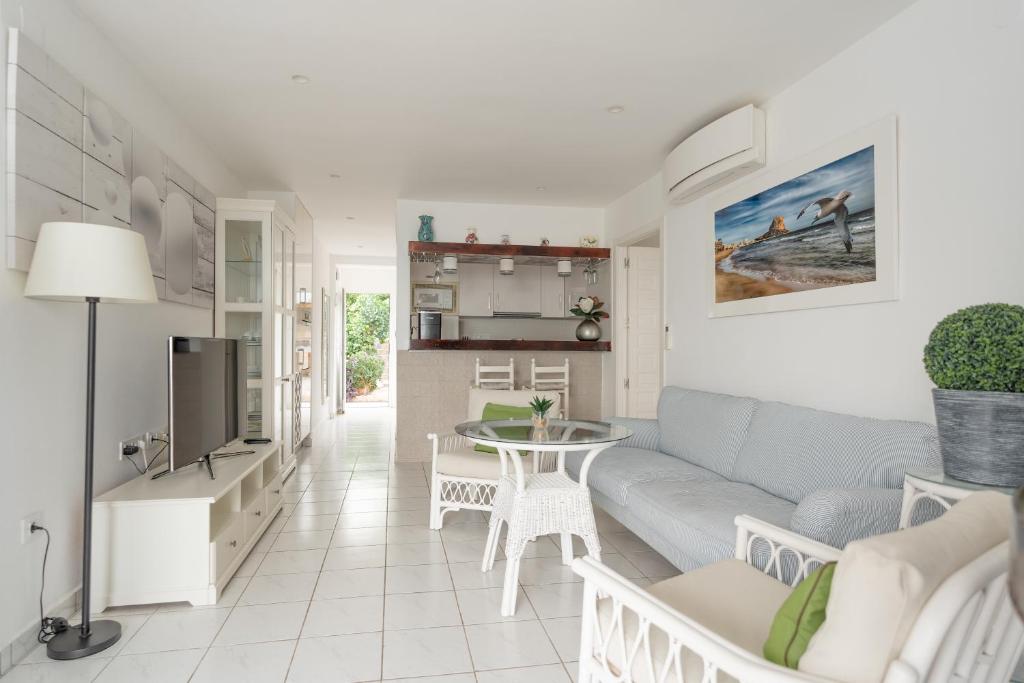 a living room with a couch and a table at Maryvilla Inspiración y Vacaciones - Bungalows in Calpe