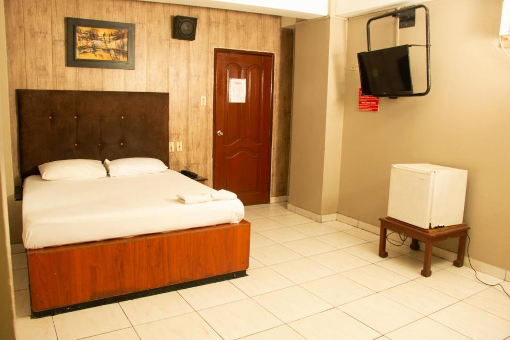 Postel nebo postele na pokoji v ubytování Hotel Queens