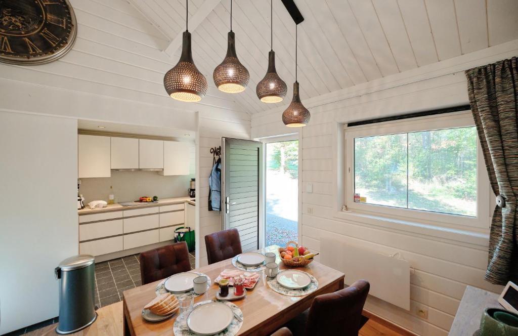 Kuchyň nebo kuchyňský kout v ubytování Chalet D'un Ami