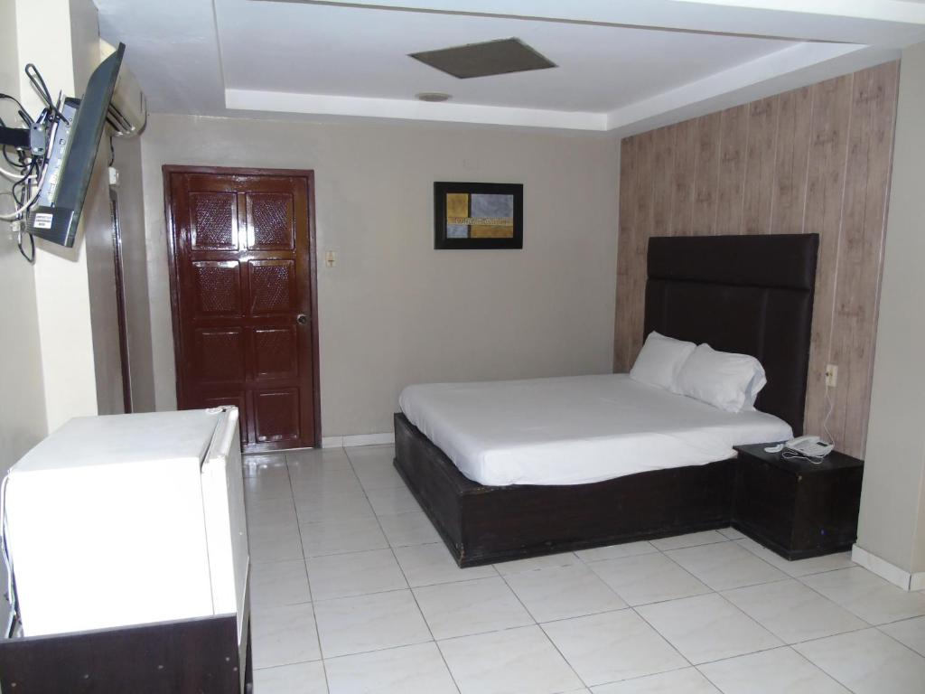 Postel nebo postele na pokoji v ubytování Hotel Queens