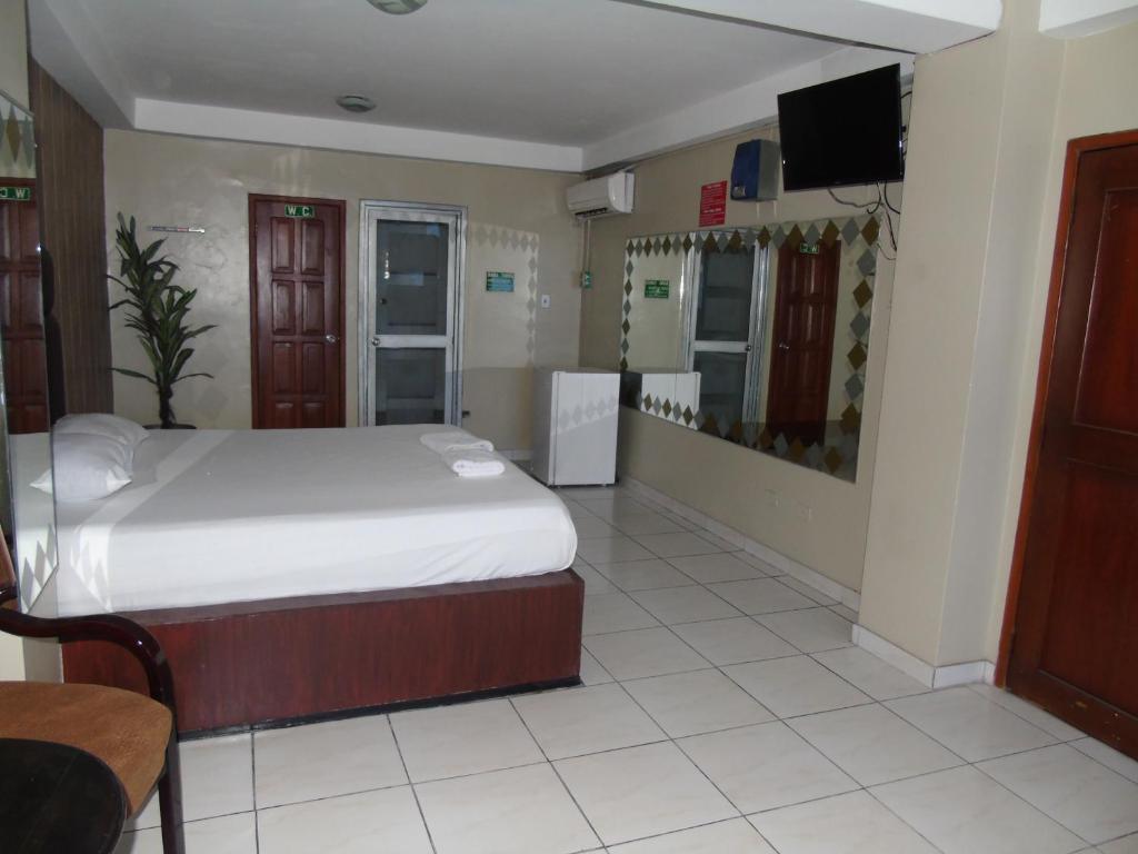 Postel nebo postele na pokoji v ubytování Hotel Queens