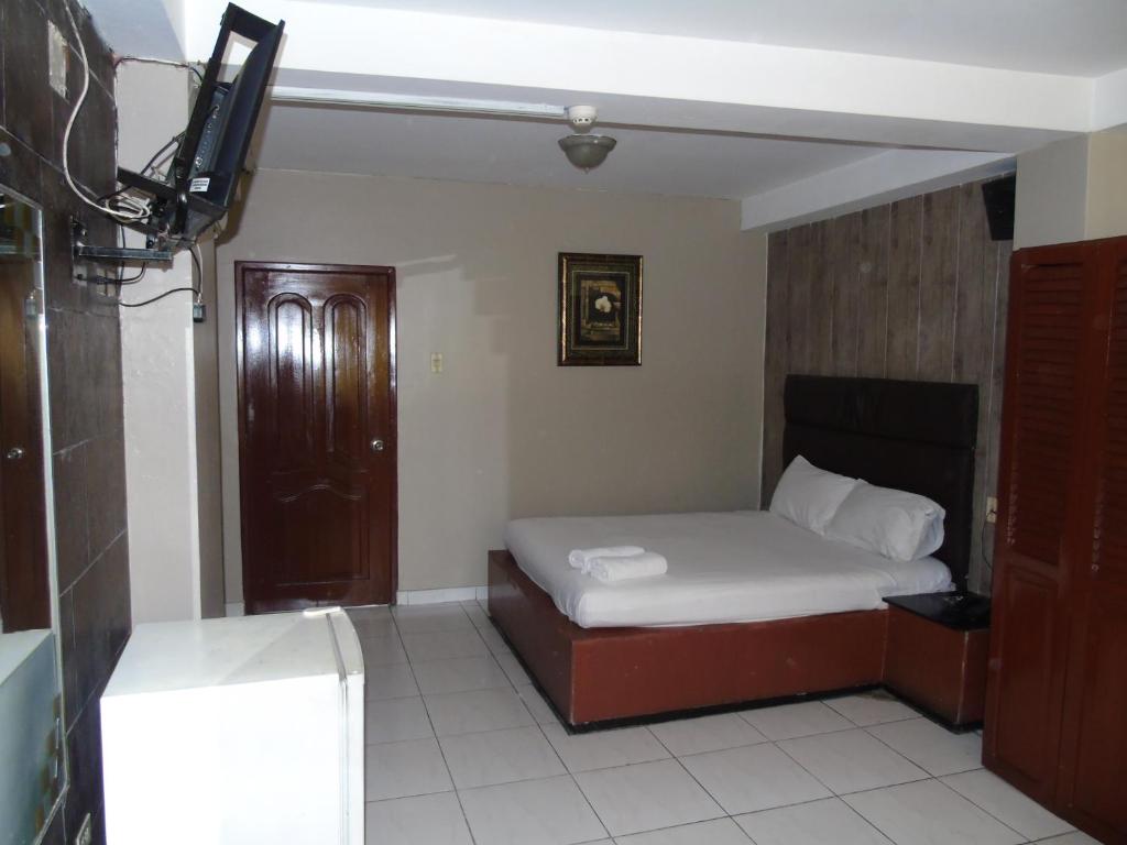 Postel nebo postele na pokoji v ubytování Hotel Queens