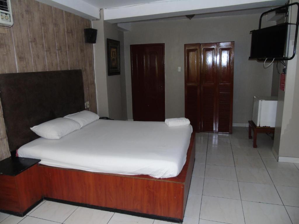 Postel nebo postele na pokoji v ubytování Hotel Queens