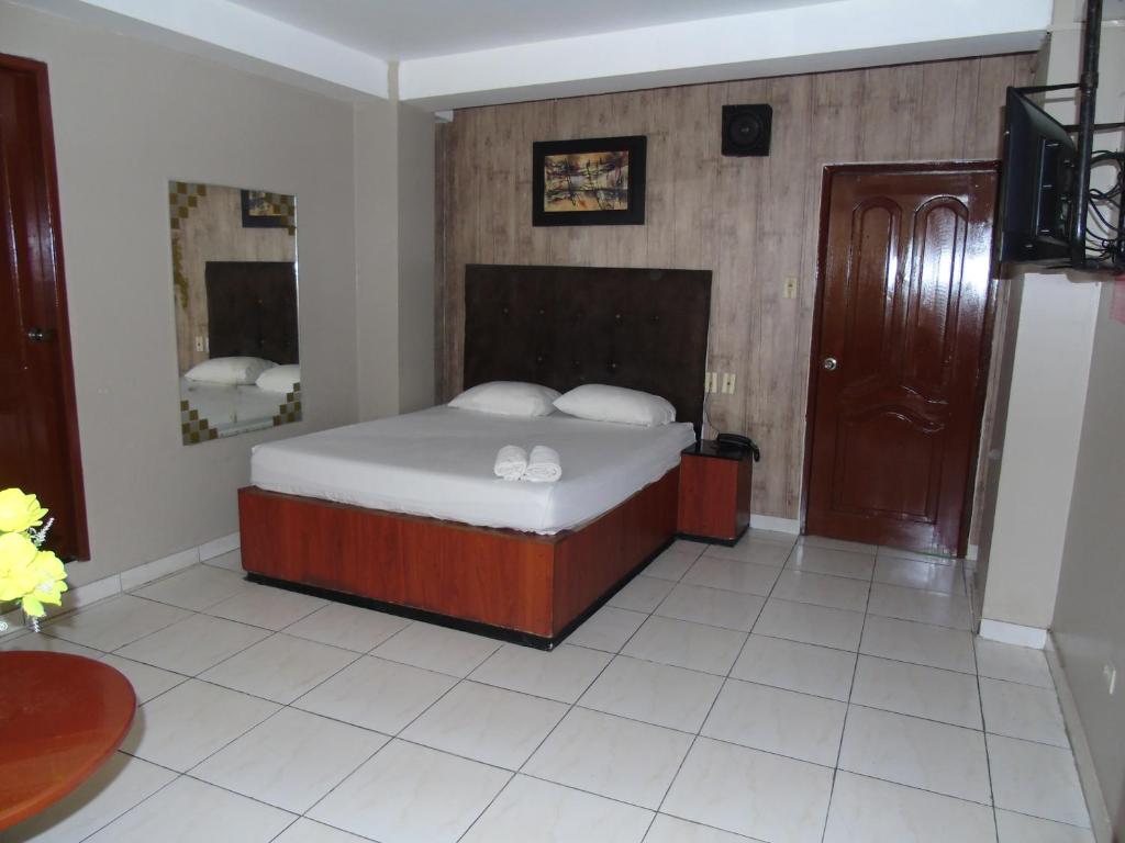 Postel nebo postele na pokoji v ubytování Hotel Queens
