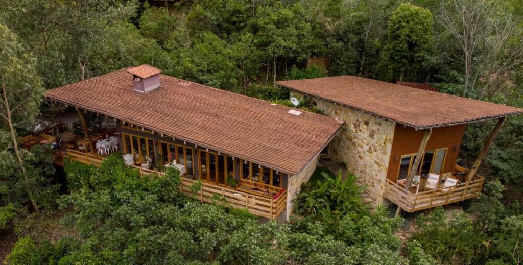 una vista sul tetto di una casa nella foresta di Gocta Natura Reserve a Cocachimba