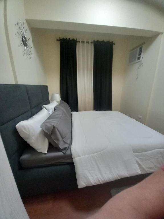 CONDO 2 BEDROOM AT MAGALLANES RESIDENCES - Housity