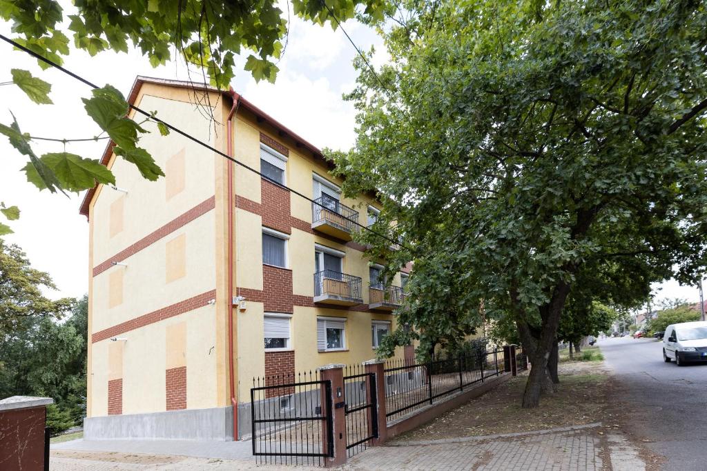 Angolkert Panzió 4243 Téglás, 17 Úttörő utca kép - 1