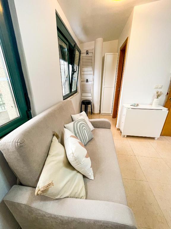 A seating area at Apartamentos Sapoconcho by ALÔGA