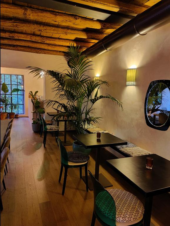 Restaurace v ubytování Dandelion Como Suites & Park