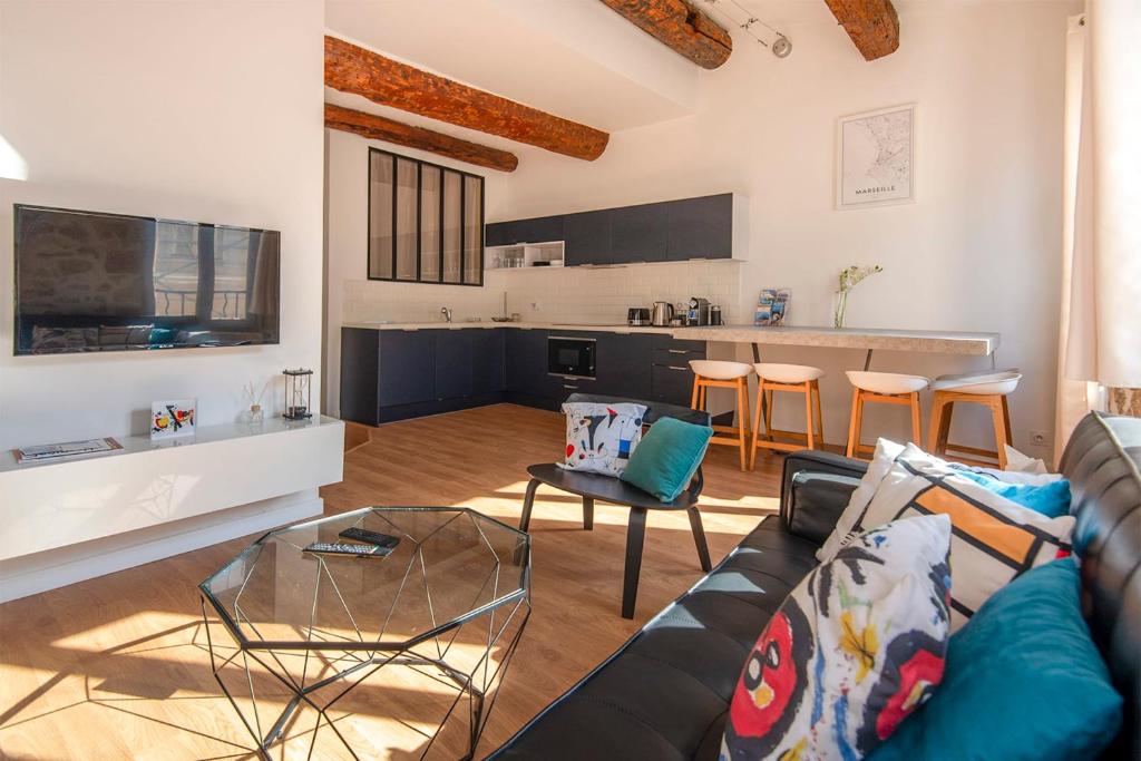 a living room with a couch and a kitchen at Very Nice 58m Close To The Old Port in Marseille