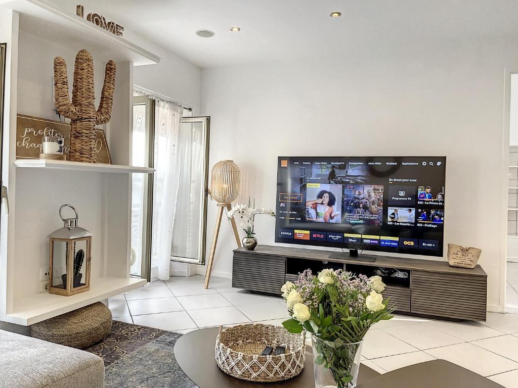 Zdjęcie z galerii obiektu TRA3 - Centre ville Cannes, 3 pièces rénové w Cannes