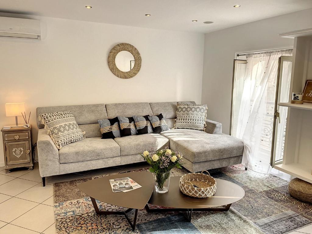 Zdjęcie z galerii obiektu TRA3 - Centre ville Cannes, 3 pièces rénové w Cannes
