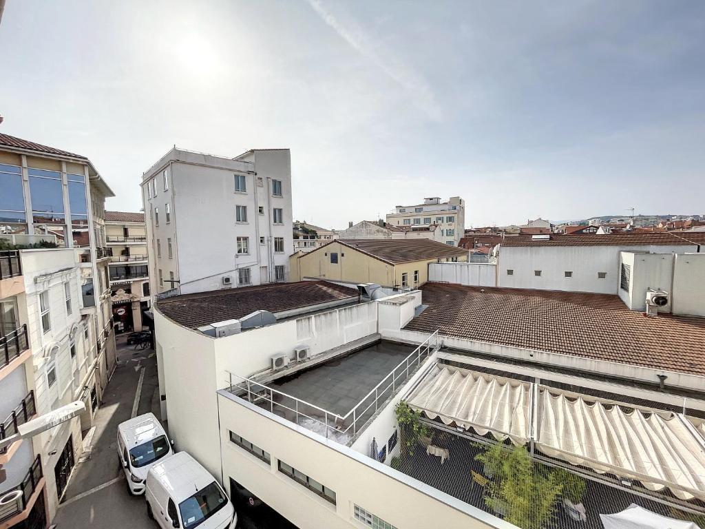 Zdjęcie z galerii obiektu TRA3 - Centre ville Cannes, 3 pièces rénové w Cannes