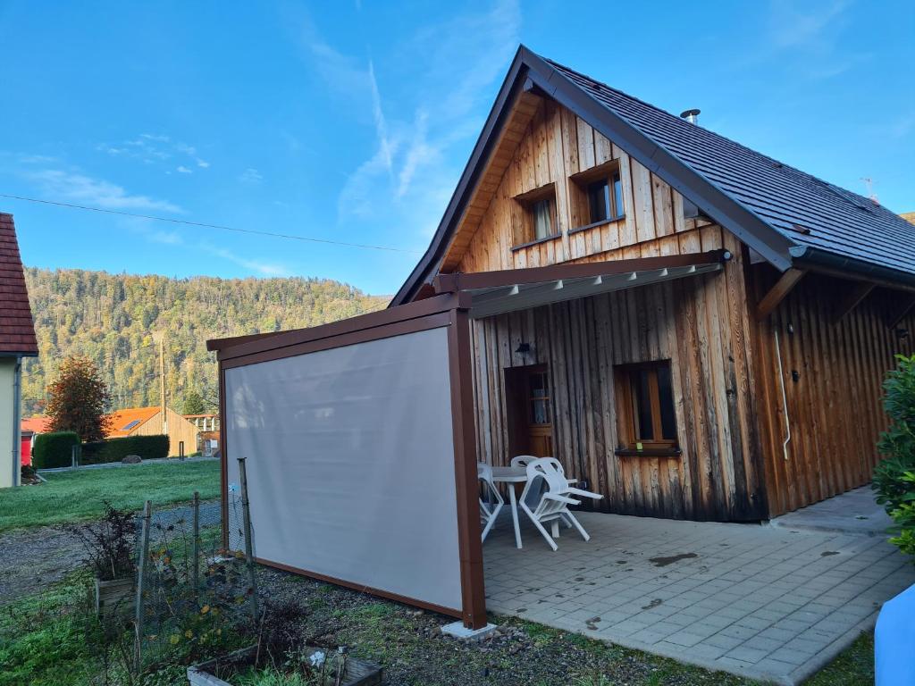 Le chalet du bois joli - Maison De Deux Chambres