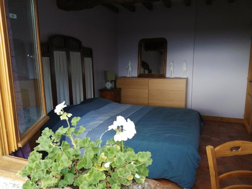 Katil atau katil-katil dalam bilik di charmante maison à la campagne