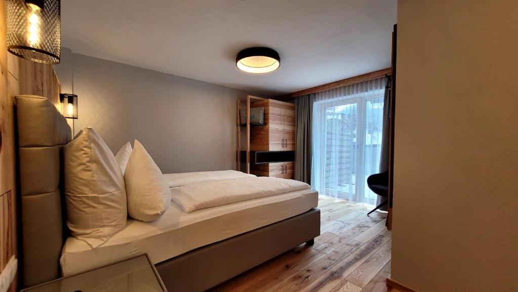 Postel nebo postele na pokoji v ubytování Hotel Garni Birkenhof