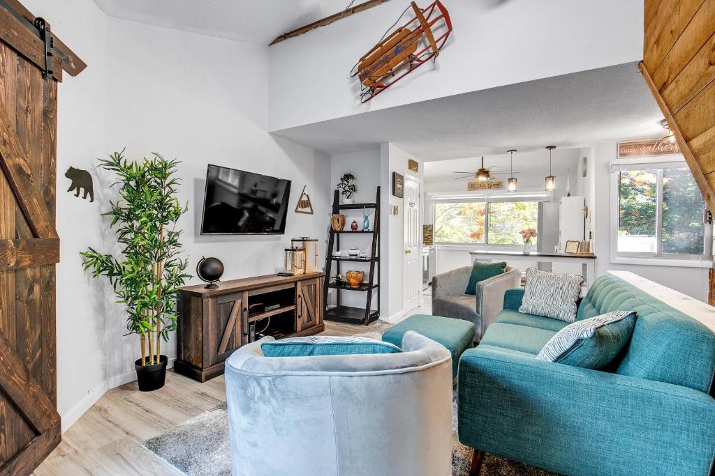 Mountaineer's Cottage Cozy Condo in the White Mountains condo, Campton (updated