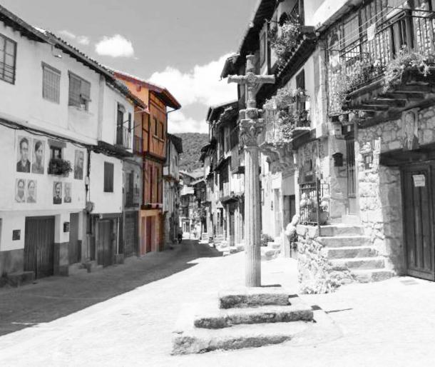 a black and white photo of a street with buildings at Casa Rural Buenavista in Mogarraz