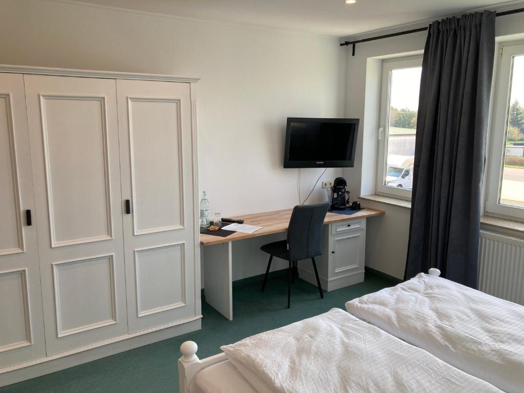 TV a/nebo společenská místnost v ubytování Room-24 - Zellwald