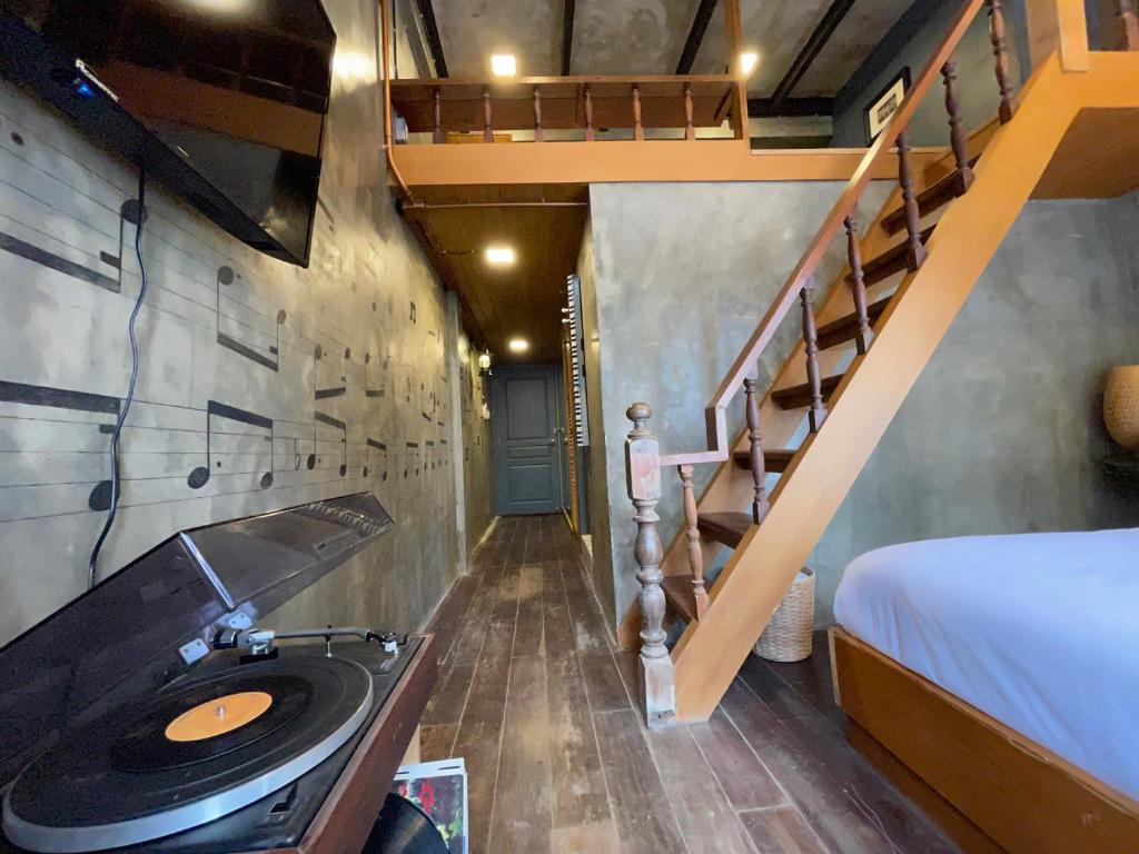 Central Old Town Cottage - 6