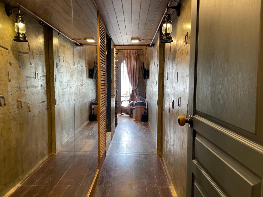 Central Old Town Cottage - 11